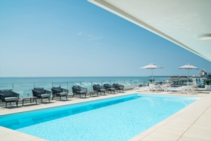 aparthotel-lignano-sabbiadoro-bar-piscina 